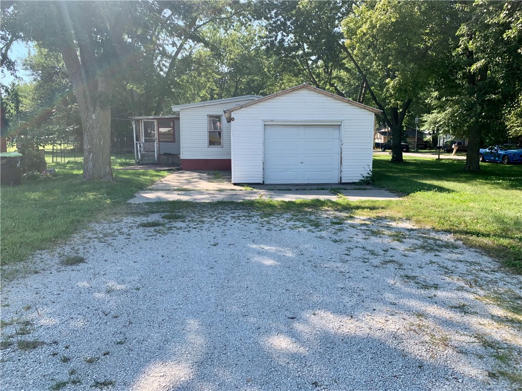 101 Oak Street Property Photo 4