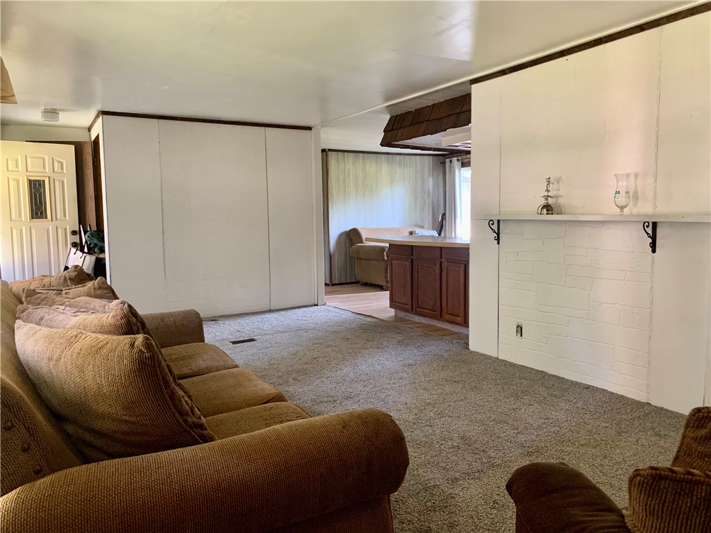 101 Oak Street Property Photo 7
