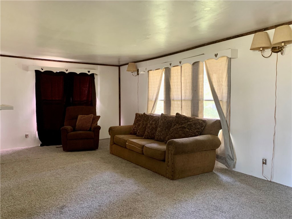 101 Oak Street Property Photo 8