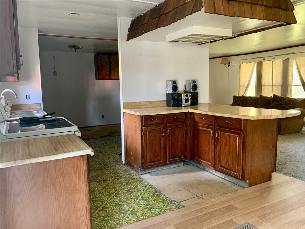 101 Oak Street Property Photo 10