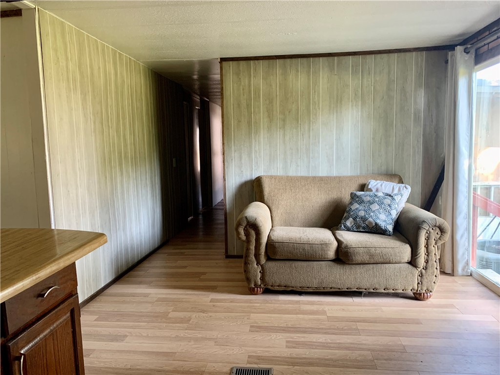101 Oak Street Property Photo 15