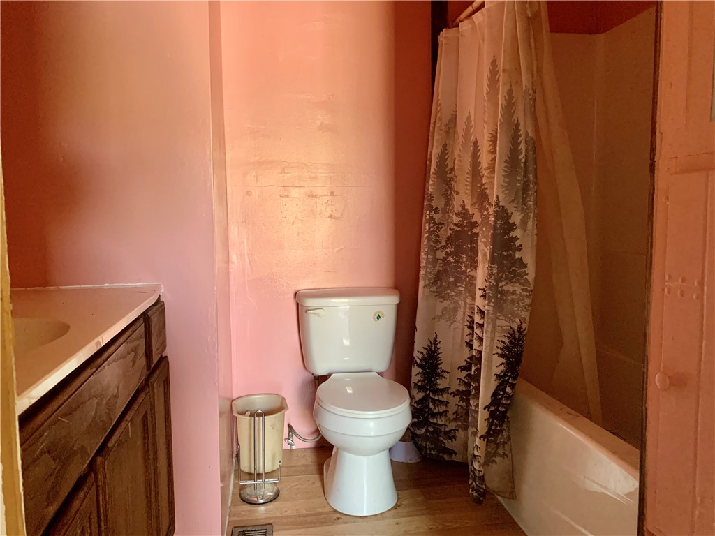 101 Oak Street Property Photo 18