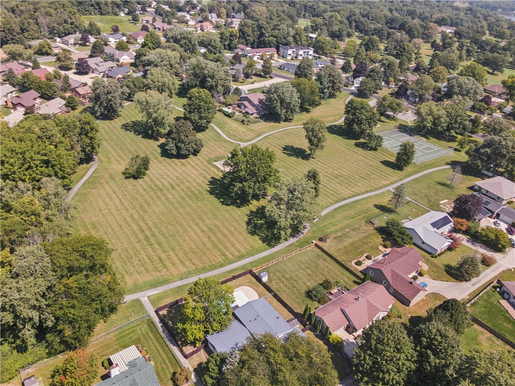 1423 Golf Terrace Property Photo 3
