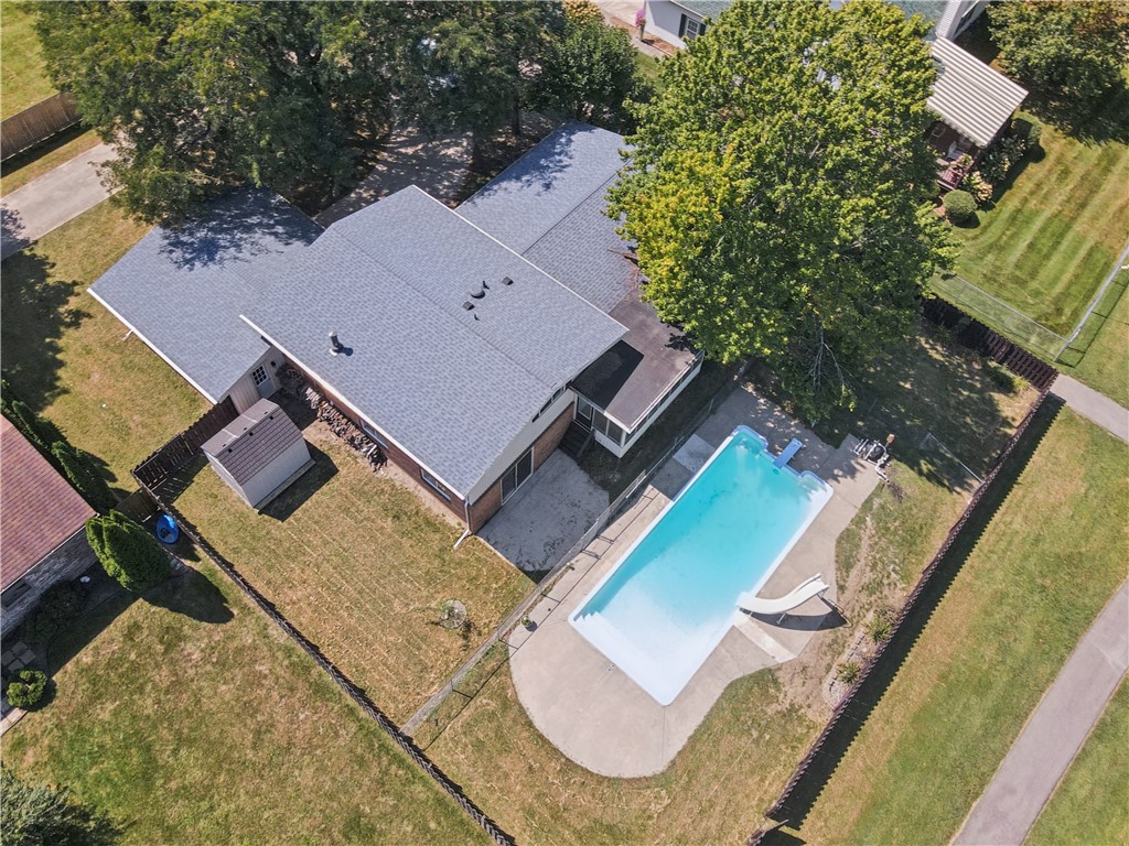 1423 Golf Terrace Property Photo 4