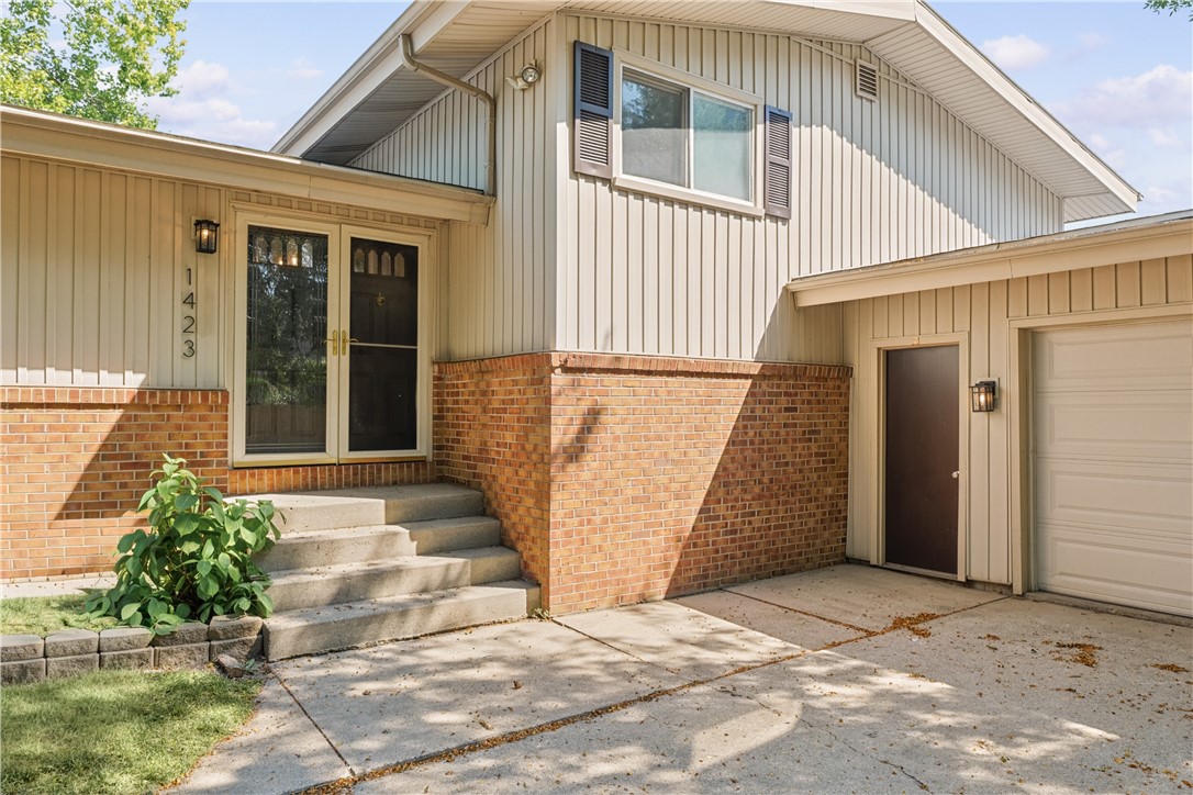 1423 Golf Terrace Property Photo 9