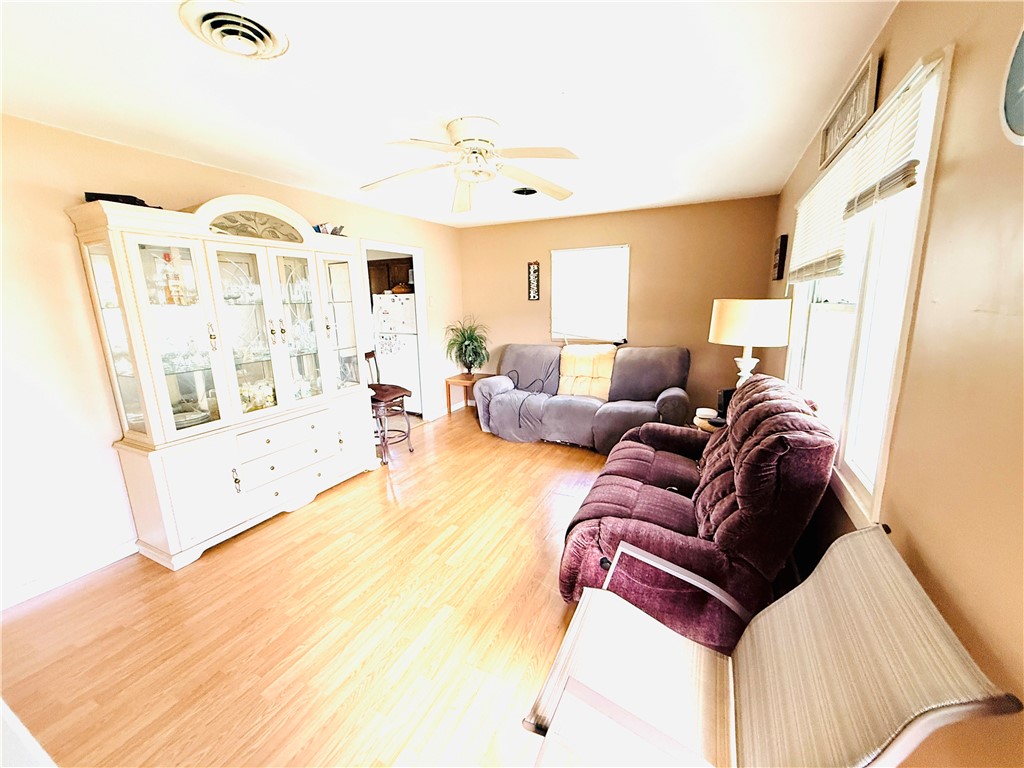 621 E Thompson Avenue Property Photo 6