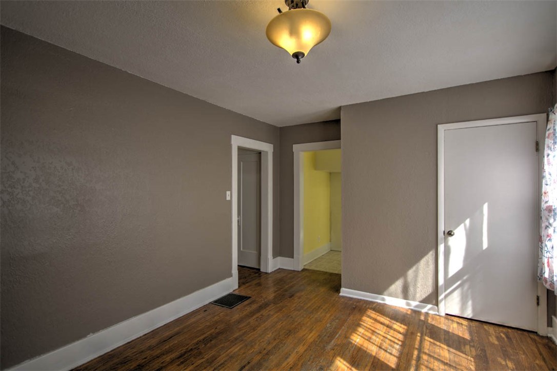 1336 W Riverview Avenue Property Photo 7