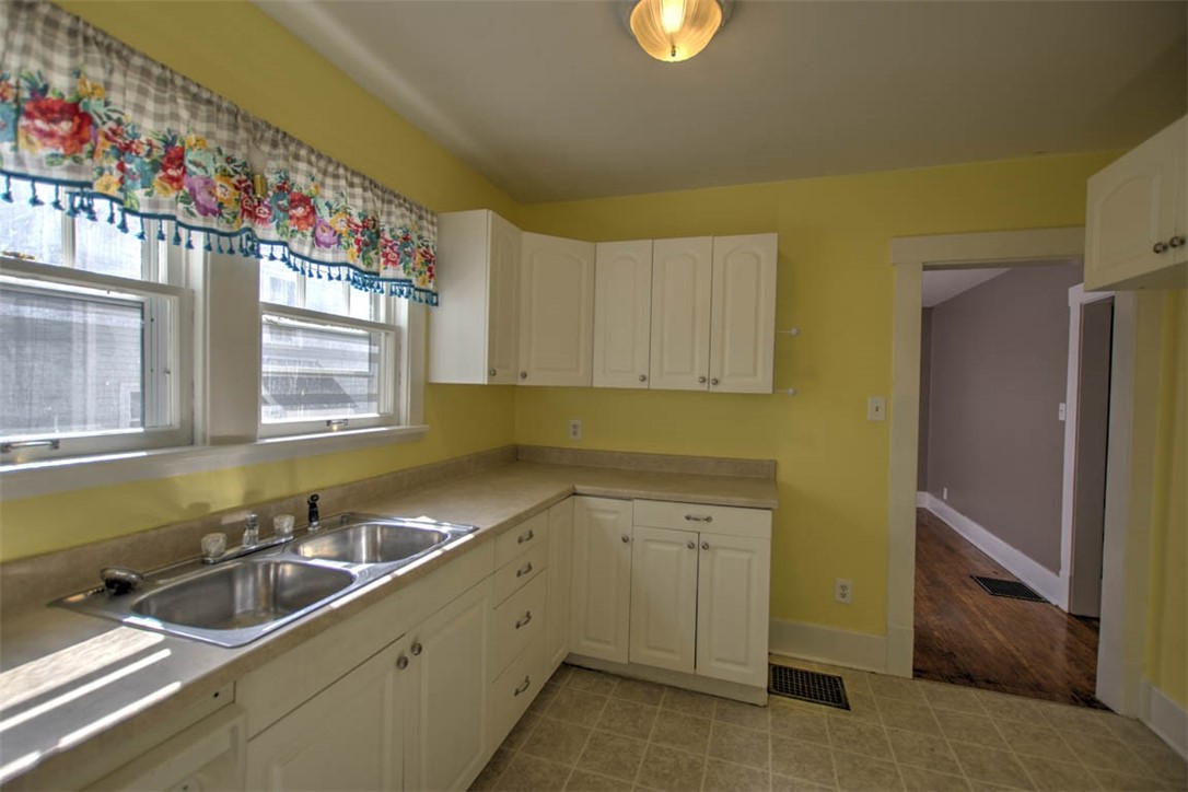 1336 W Riverview Avenue Property Photo 9