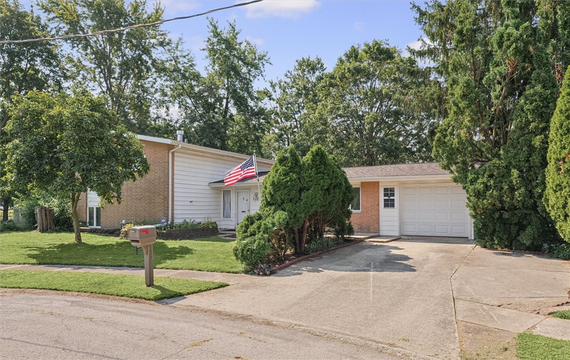 1527 S Pointe Drive Property Photo 2