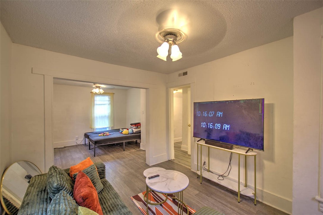 949 W Decatur Street Property Photo 4