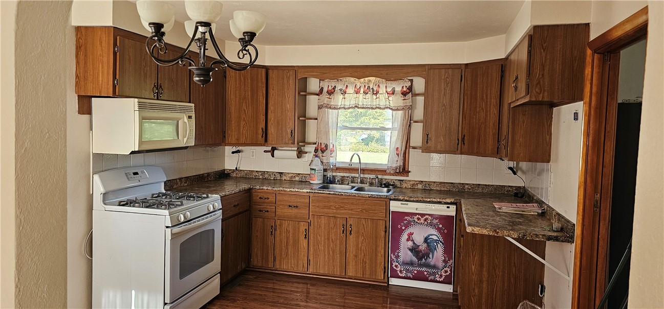 300 S Columbia Street Property Photo 2