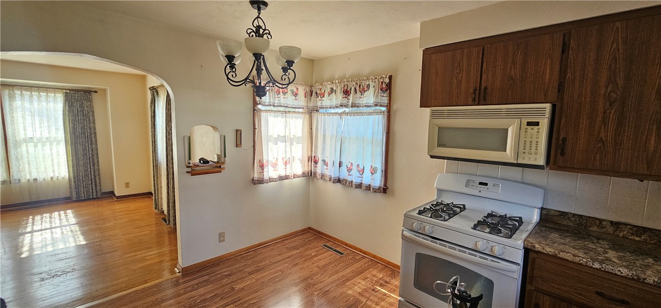 300 S Columbia Street Property Photo 3