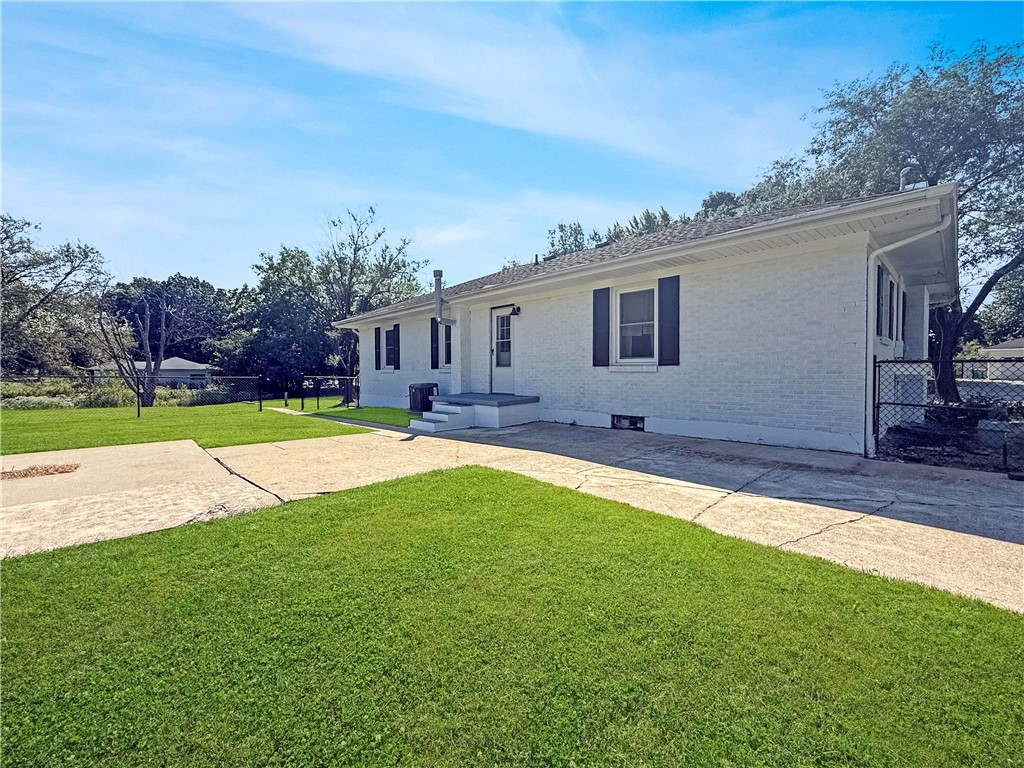 2101 E Washington Road Property Photo 3