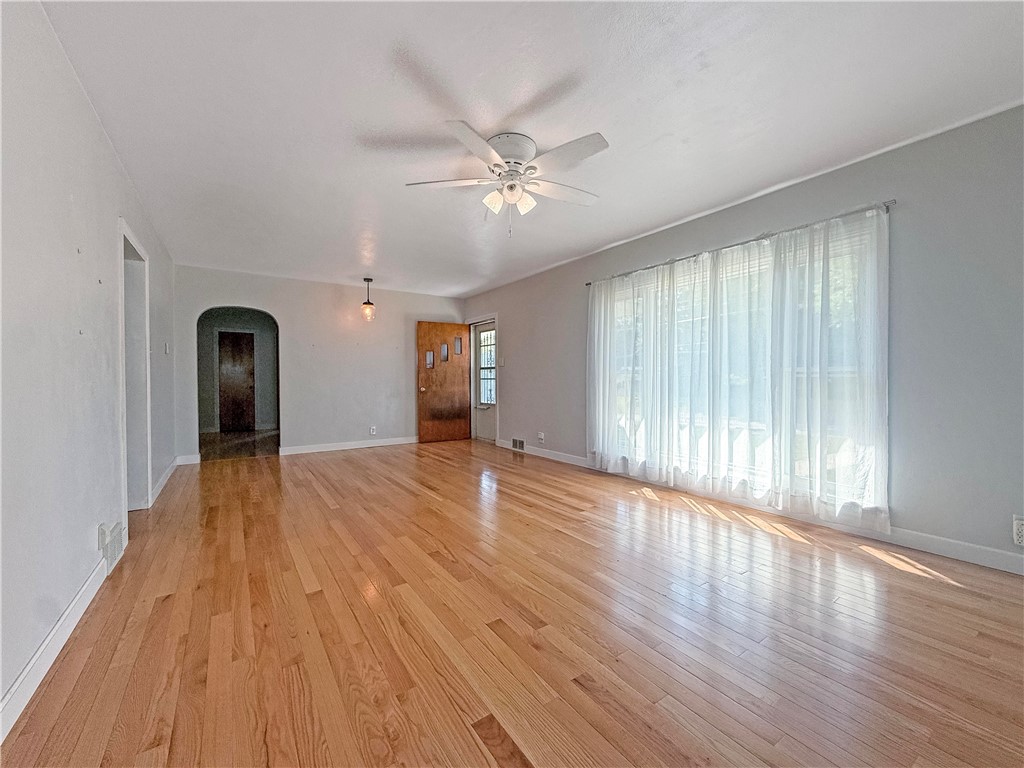 2101 E Washington Road Property Photo 4