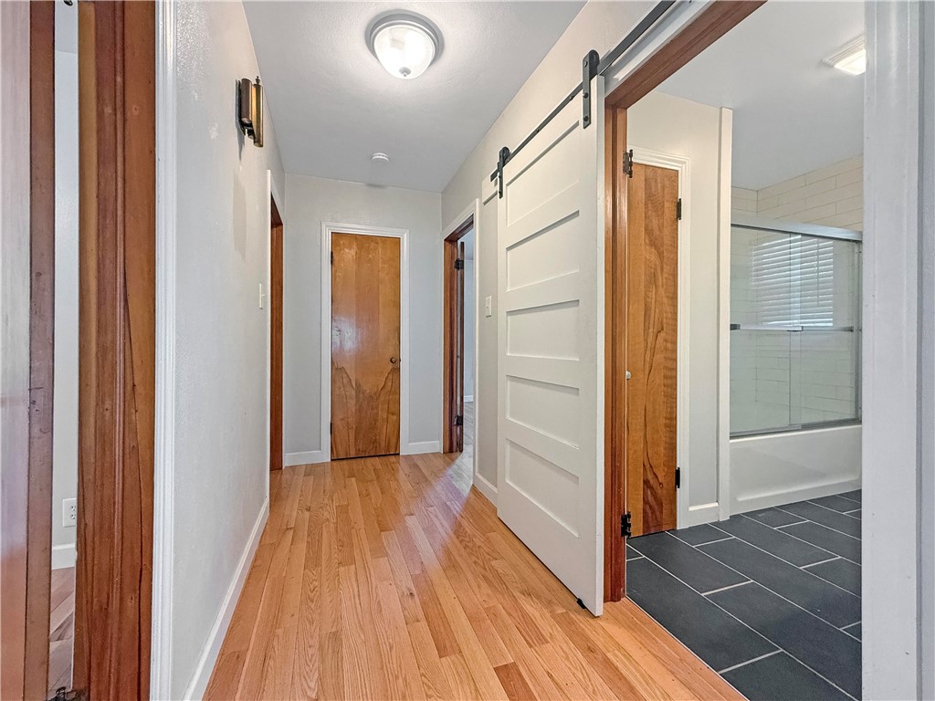 2101 E Washington Road Property Photo 8