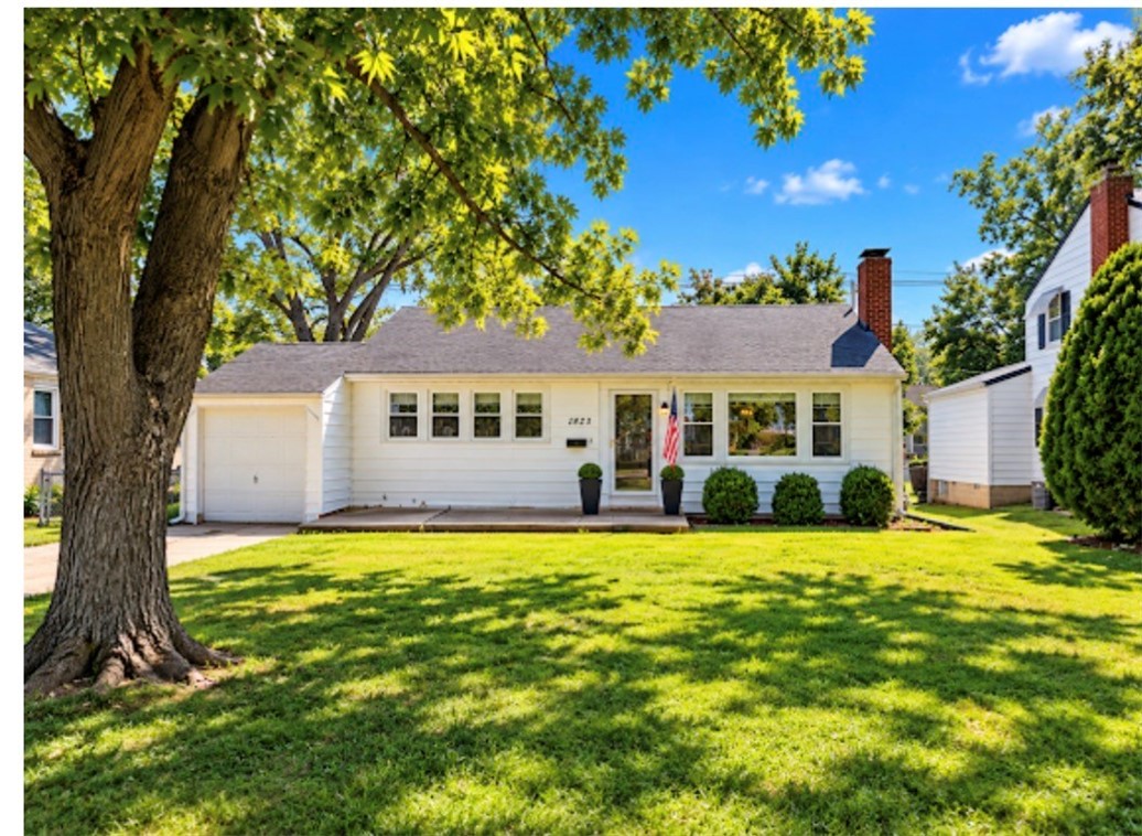 1823 W Riverview Avenue Property Photo 2