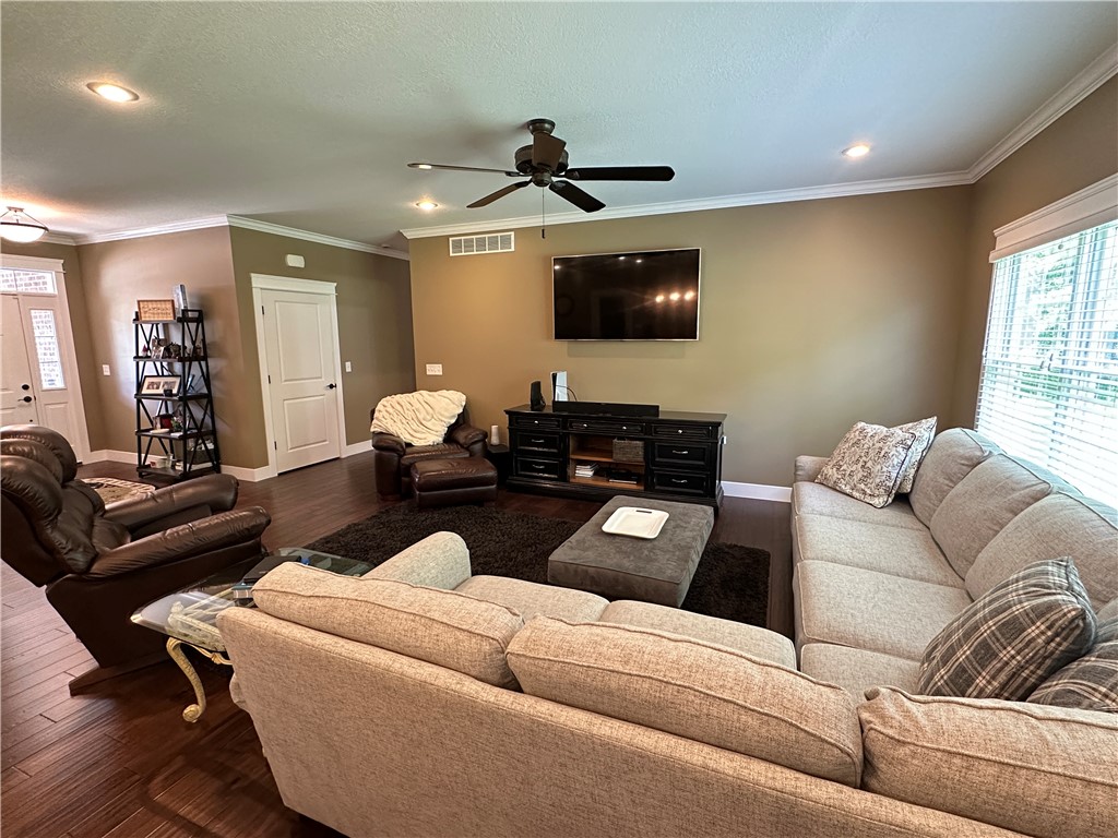 36 Queens Point Property Photo 5