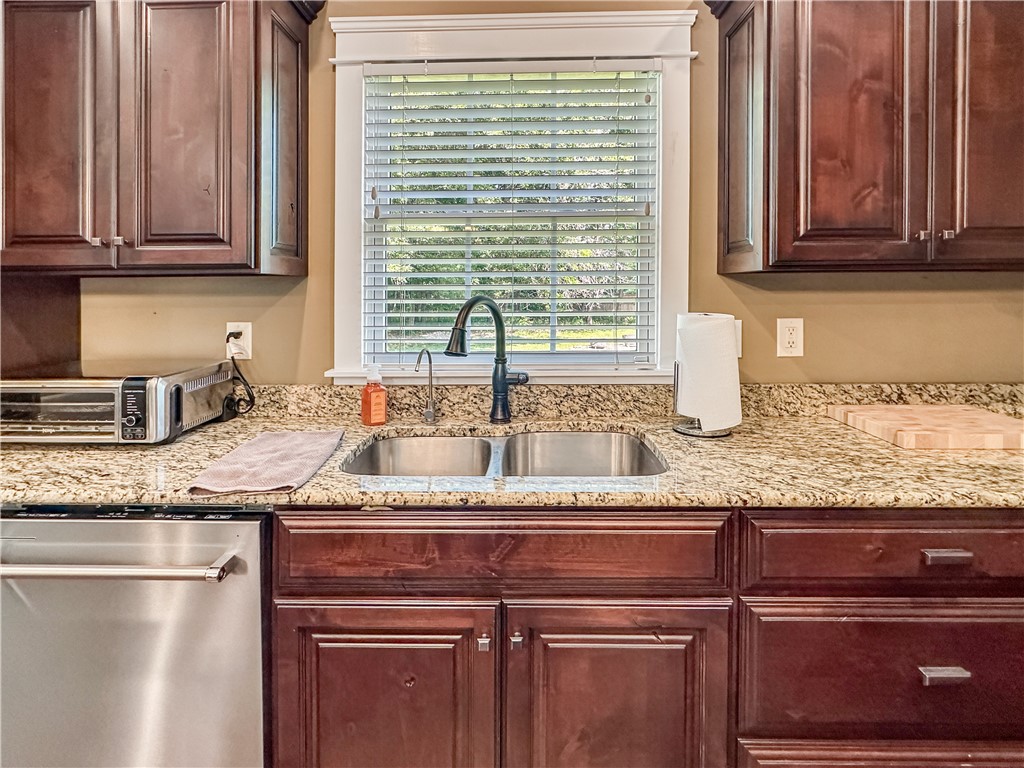 36 Queens Point Property Photo 6