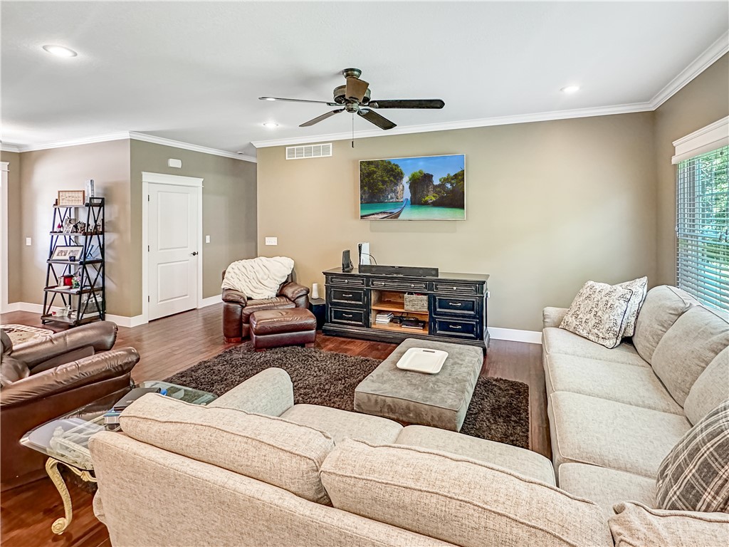 36 Queens Point Property Photo 9