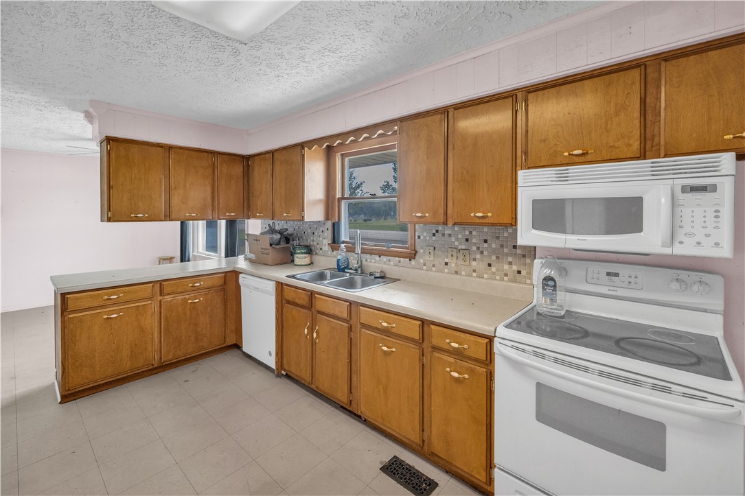 2 Sunrise Lane Property Photo 6