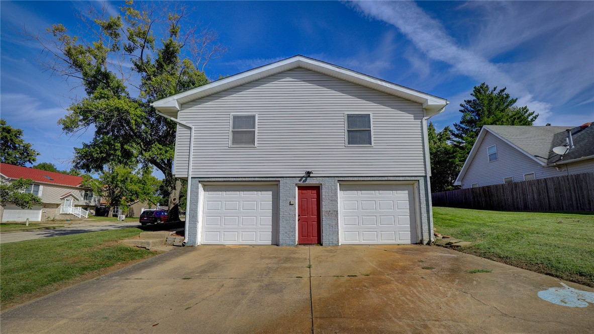 2220 N Longwood Drive Property Photo 4