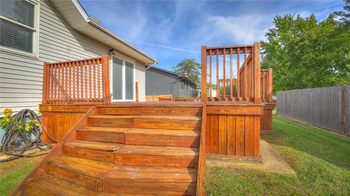 2220 N Longwood Drive Property Photo 6