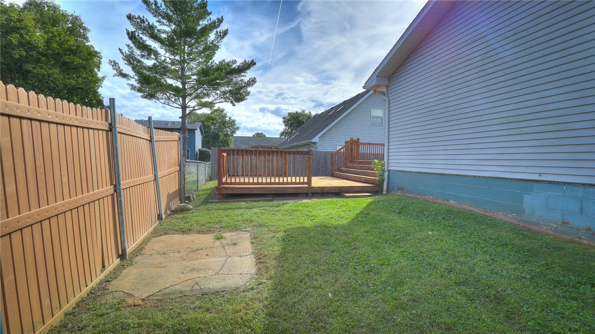 2220 N Longwood Drive Property Photo 10
