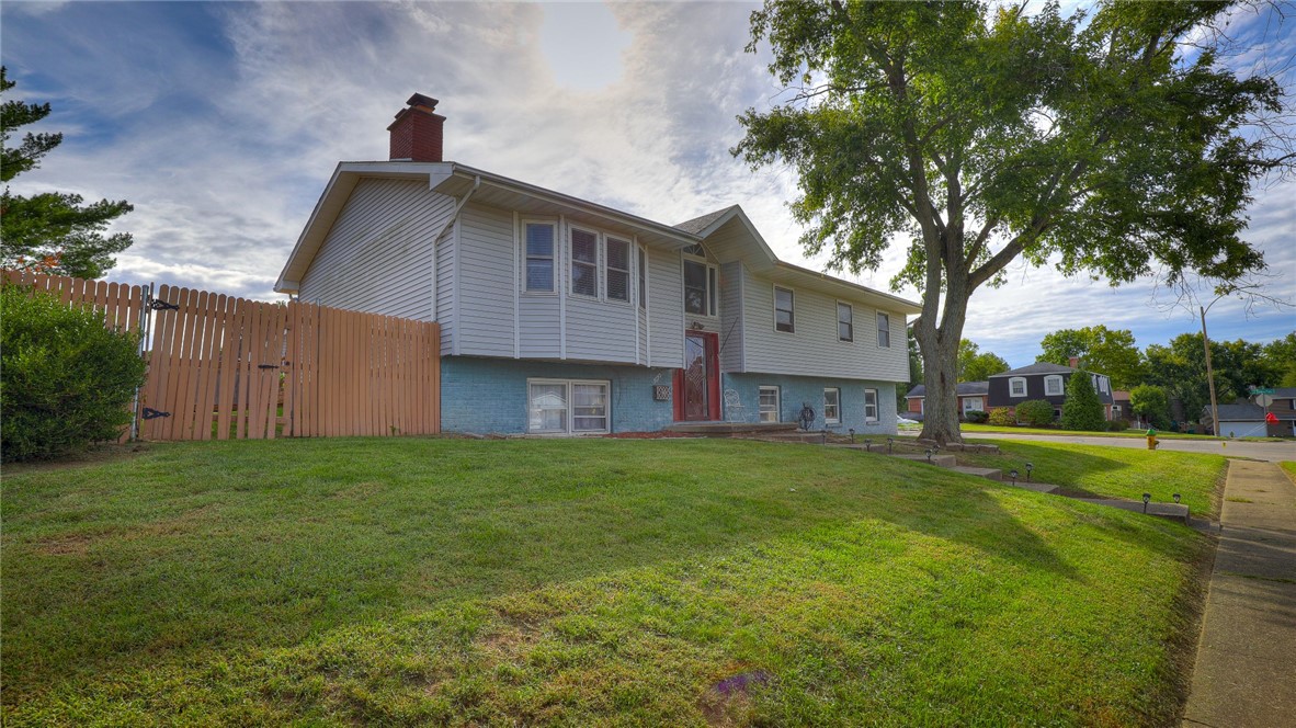 2220 N Longwood Drive Property Photo 11