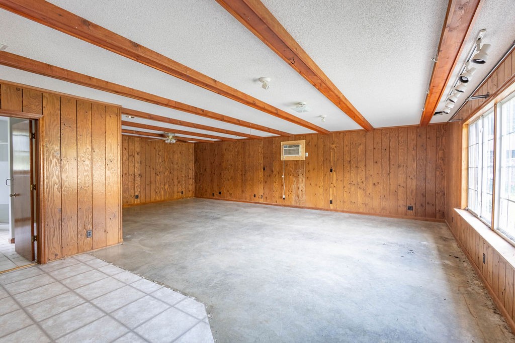 3115 E Voorhees Street Property Photo 6