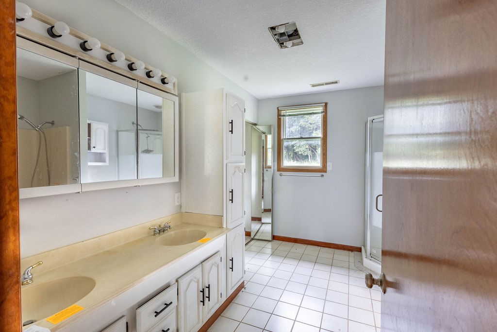 3115 E Voorhees Street Property Photo 8