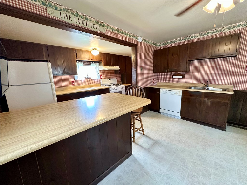 123 Adams Street Property Photo 4
