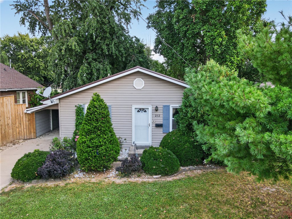 212 W Douglas Avenue Property Photo 1