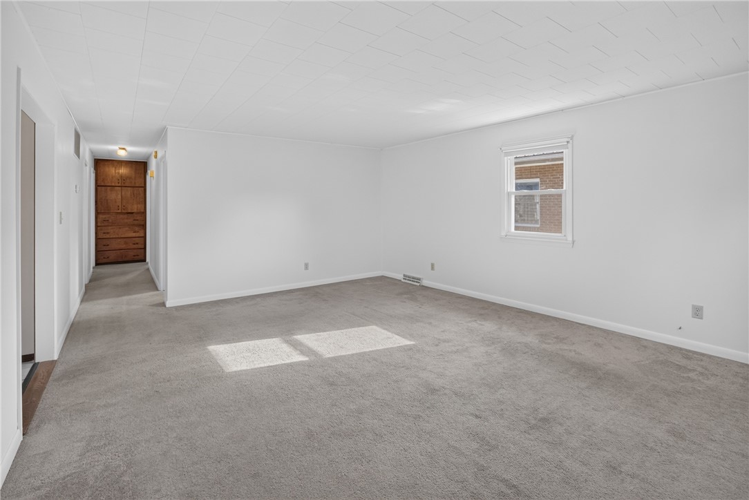 212 W Douglas Avenue Property Photo 3