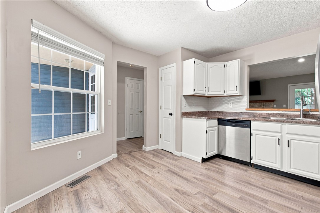 2402 Woodlawn Drive Property Photo 3