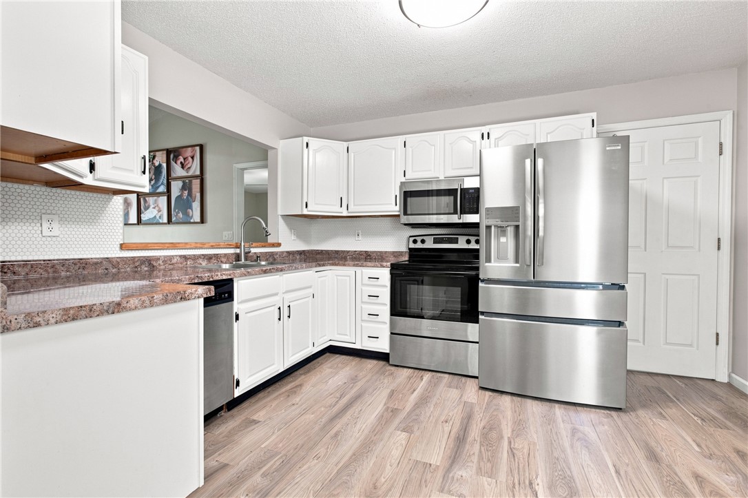 2402 Woodlawn Drive Property Photo 4
