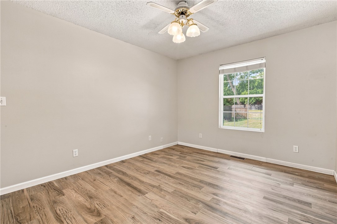 2402 Woodlawn Drive Property Photo 12