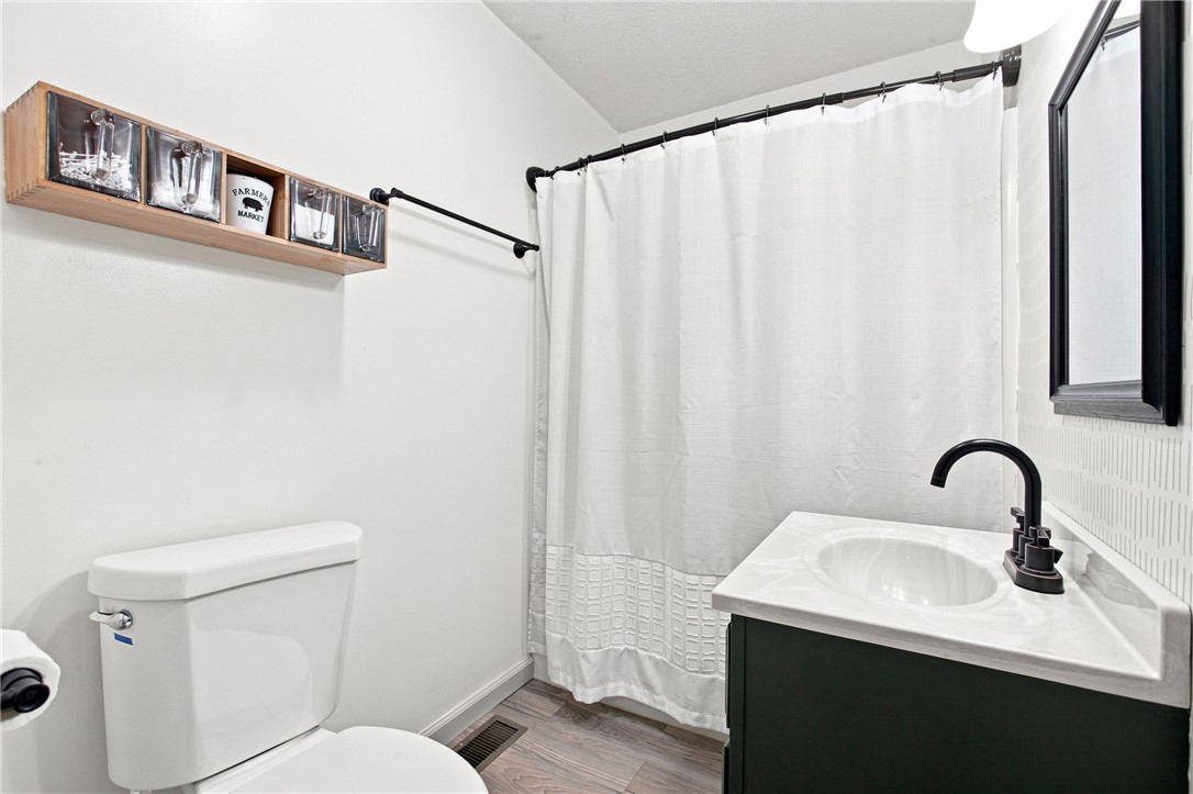 2402 Woodlawn Drive Property Photo 13