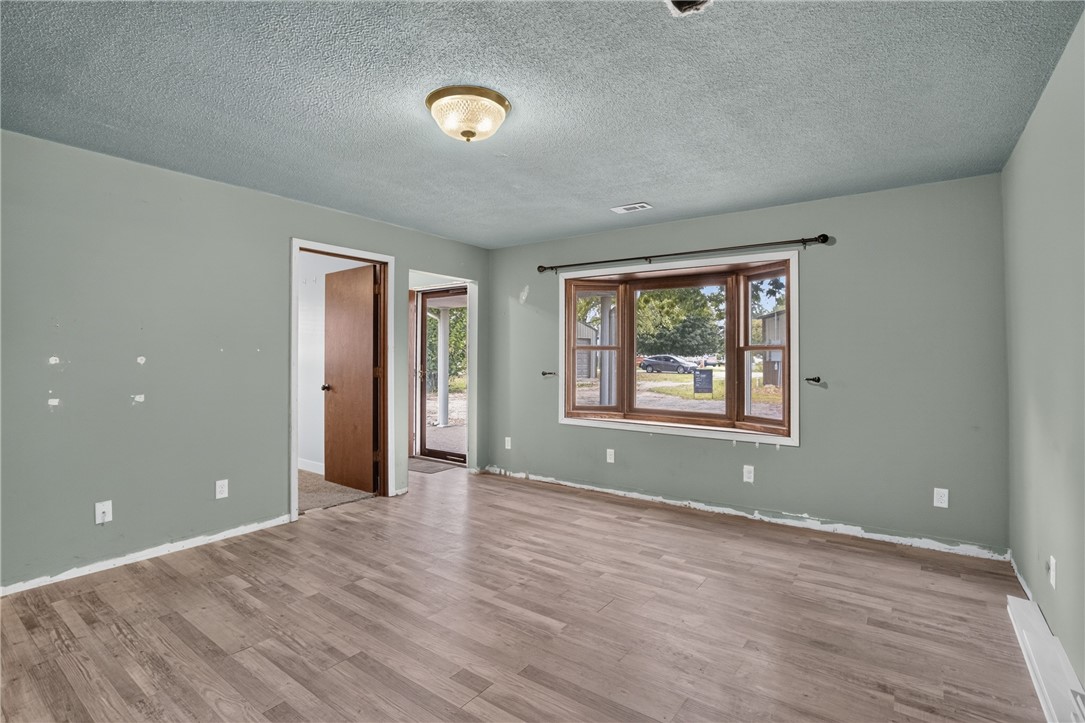 104 N Columbia Street Property Photo 3