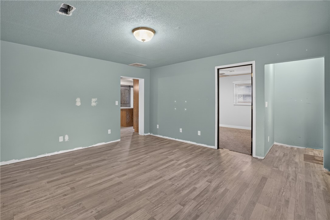 104 N Columbia Street Property Photo 4