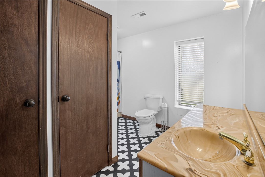 104 N Columbia Street Property Photo 12