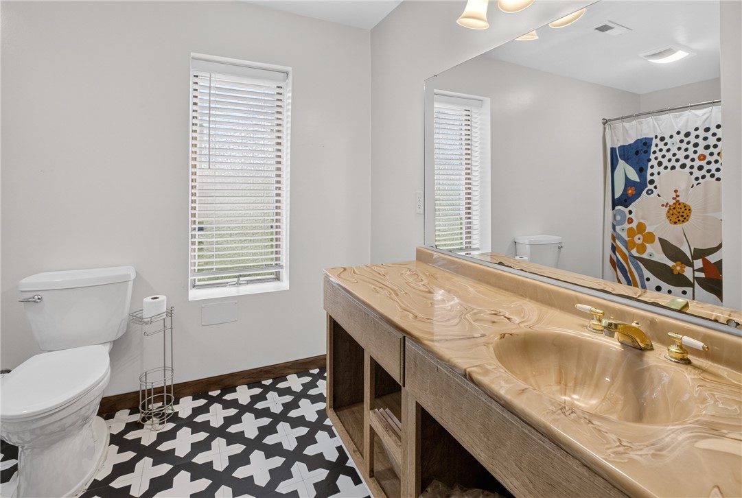 104 N Columbia Street Property Photo 13