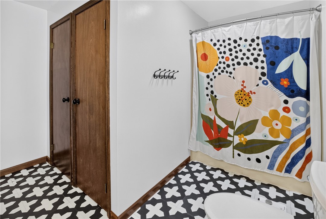 104 N Columbia Street Property Photo 14