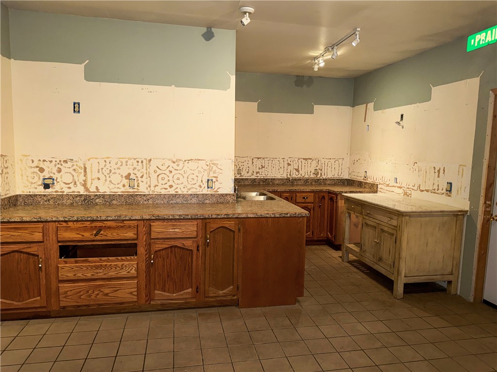 300 W Prairie Avenue Property Photo 8