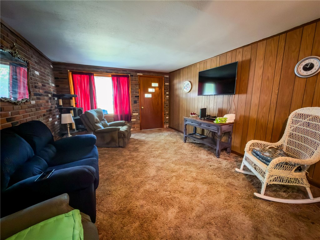 105 E Cherry Street Property Photo 3
