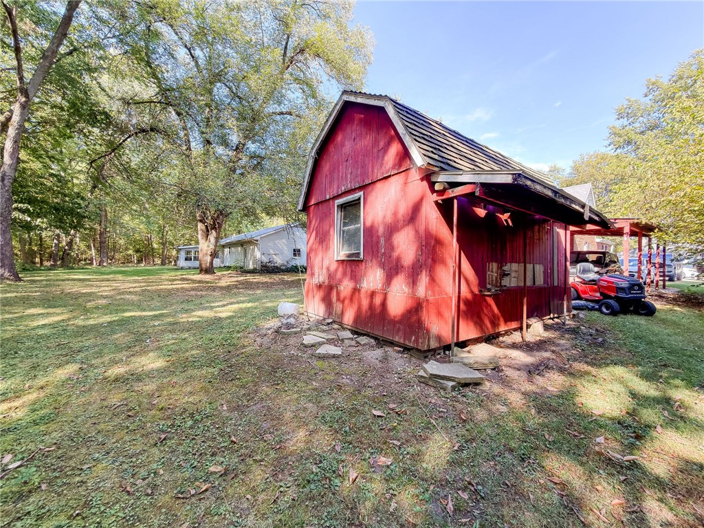 105 E Cherry Street Property Photo 28
