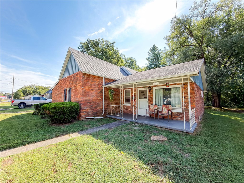 105 E Cherry Street Property Photo 29