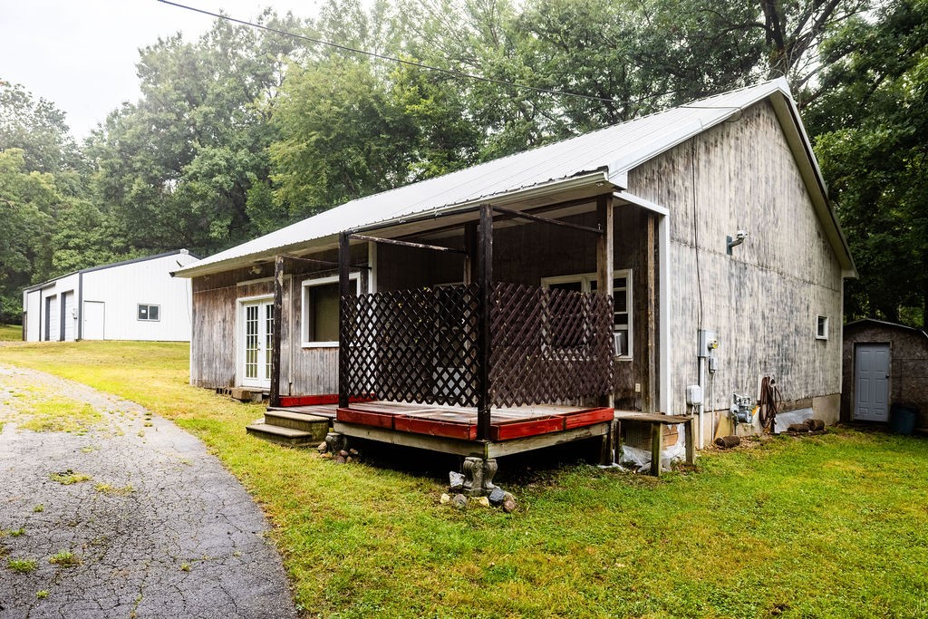 2250 S Shores Drive Property Photo 3