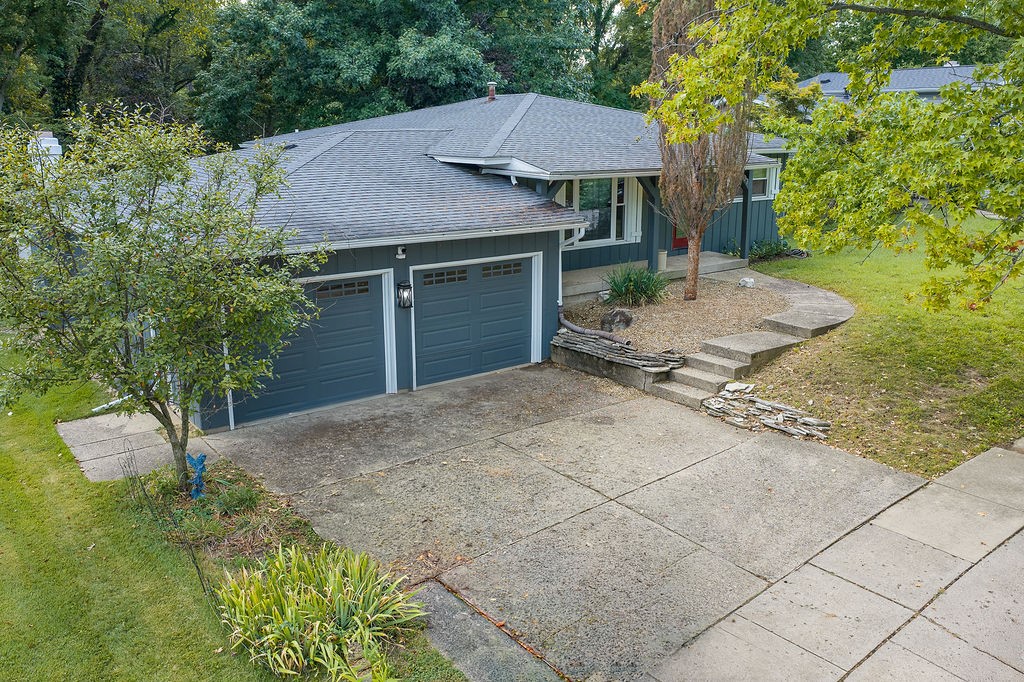 2607 Forrest Green Drive Property Photo 2