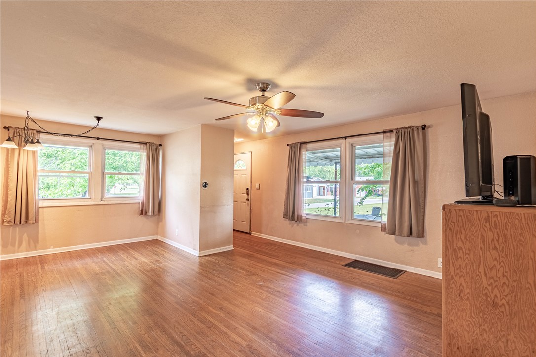 315 N Madison Street Property Photo 4