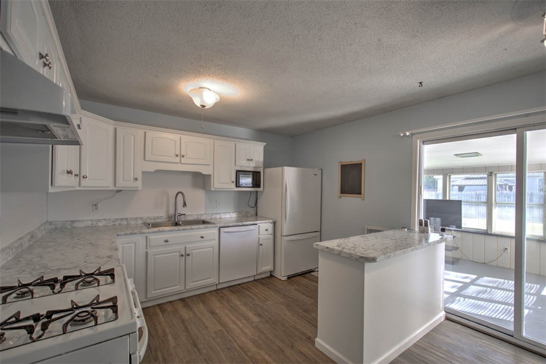 3735 Fontenac Drive Property Photo 12